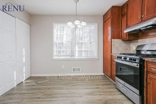 Foto del edificio - Now available 4 bedrooms 2.5 baths