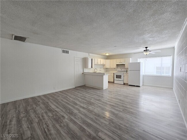 Foto del edificio - 2913 Stewart Ave