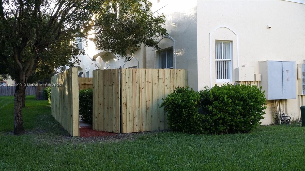 Primary Photo - 1536 SE 26th St