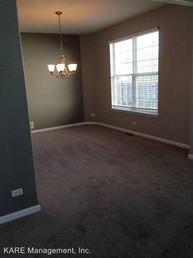 Building Photo - 4 br, 3.5 bath House - 566 W. Seaton Drive