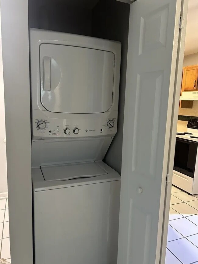 Building Photo - 1900 Light Rd