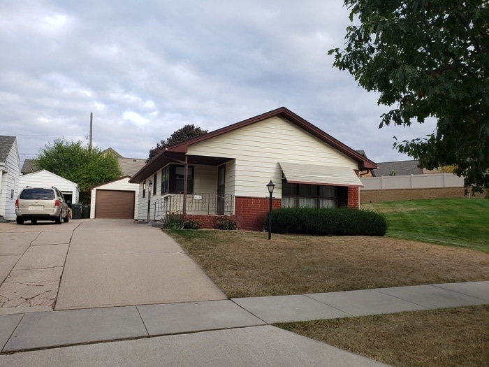 816 S Lake Ave, Sioux Falls, SD 57104 House Rental in Sioux Falls, SD