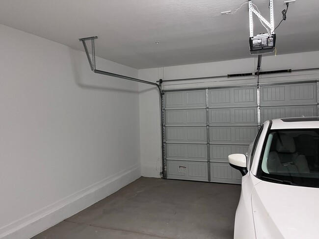 Building Photo - COMING SOON! TOWN HOME WITH COMMUNITY POOL...