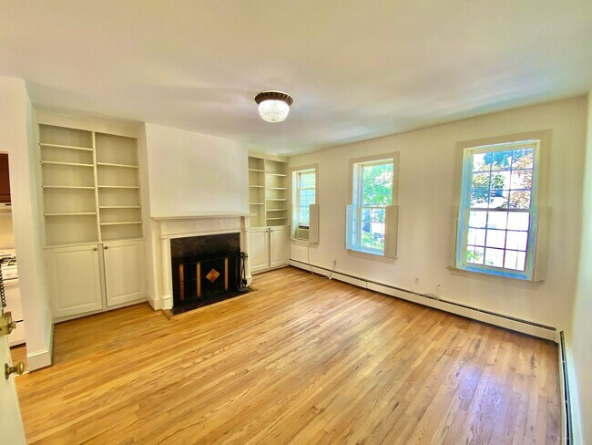 Foto del edificio - 327 C St SE