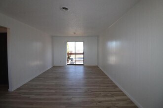 Building Photo - 118 Fairway Ave