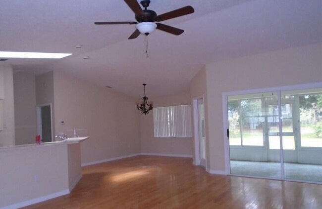Foto del edificio - 2857 N Churchill Way