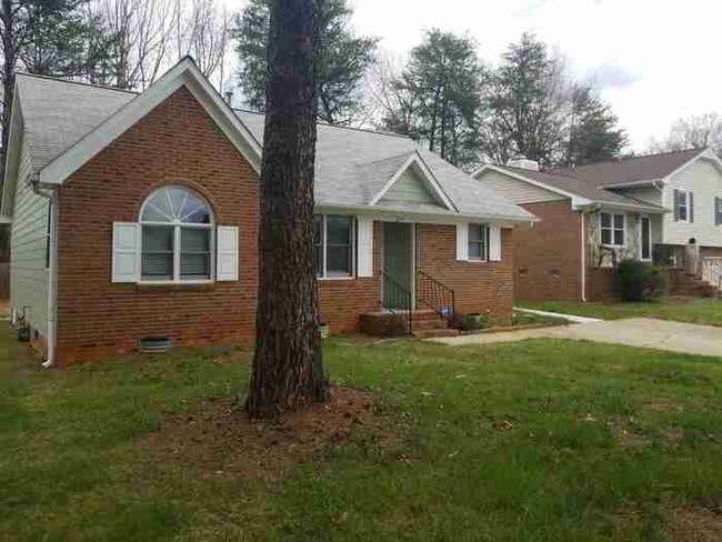 Building Photo - 2114 Arden Pl