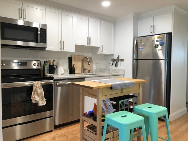 Building Photo - Gorgeous 2 bed 1 bath in Allston