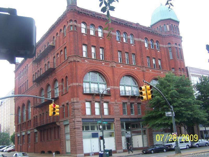 Primary Photo - 107 W Broad St