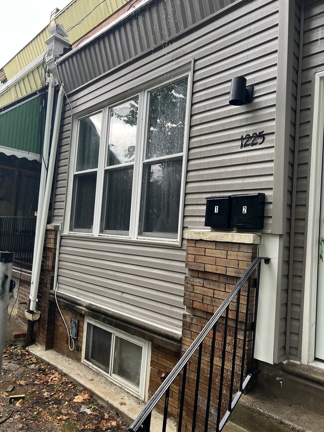 Building Photo - 1225 N 54th St