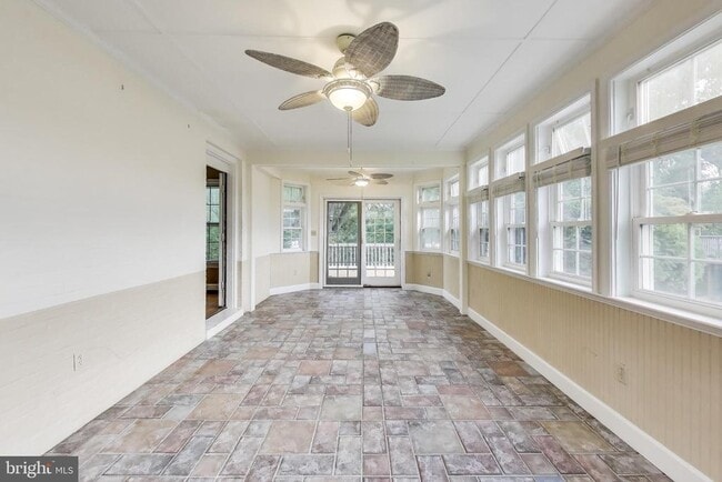 Building Photo - 9326 W Parkhill Dr