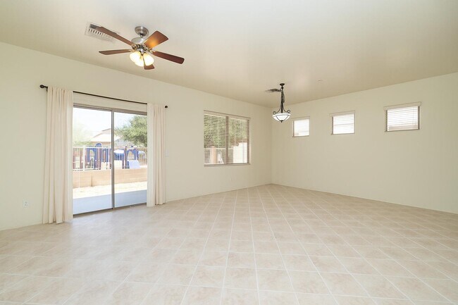 Foto del edificio - 7398 W Fargo Dr