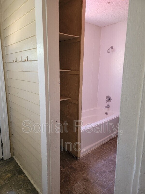 Building Photo - 1507 Clouet St