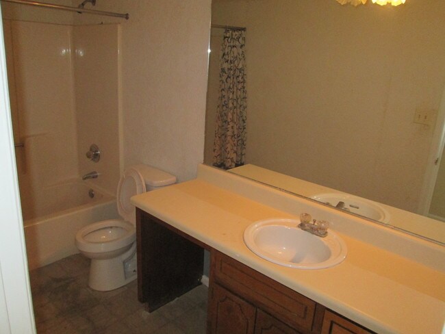 Building Photo - 9 Conifer Ct