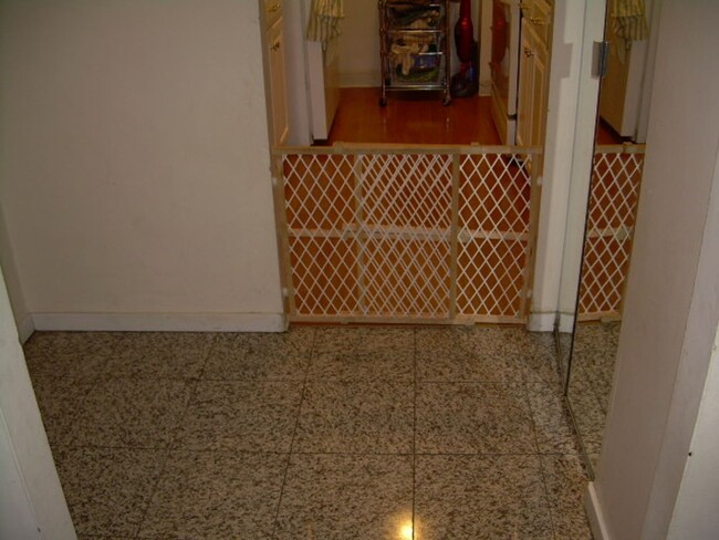 Building Photo - Short walk to Longwood! Steps to T! Large ...