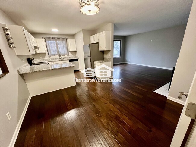 Foto del edificio - 7541 Vinewood Ct N