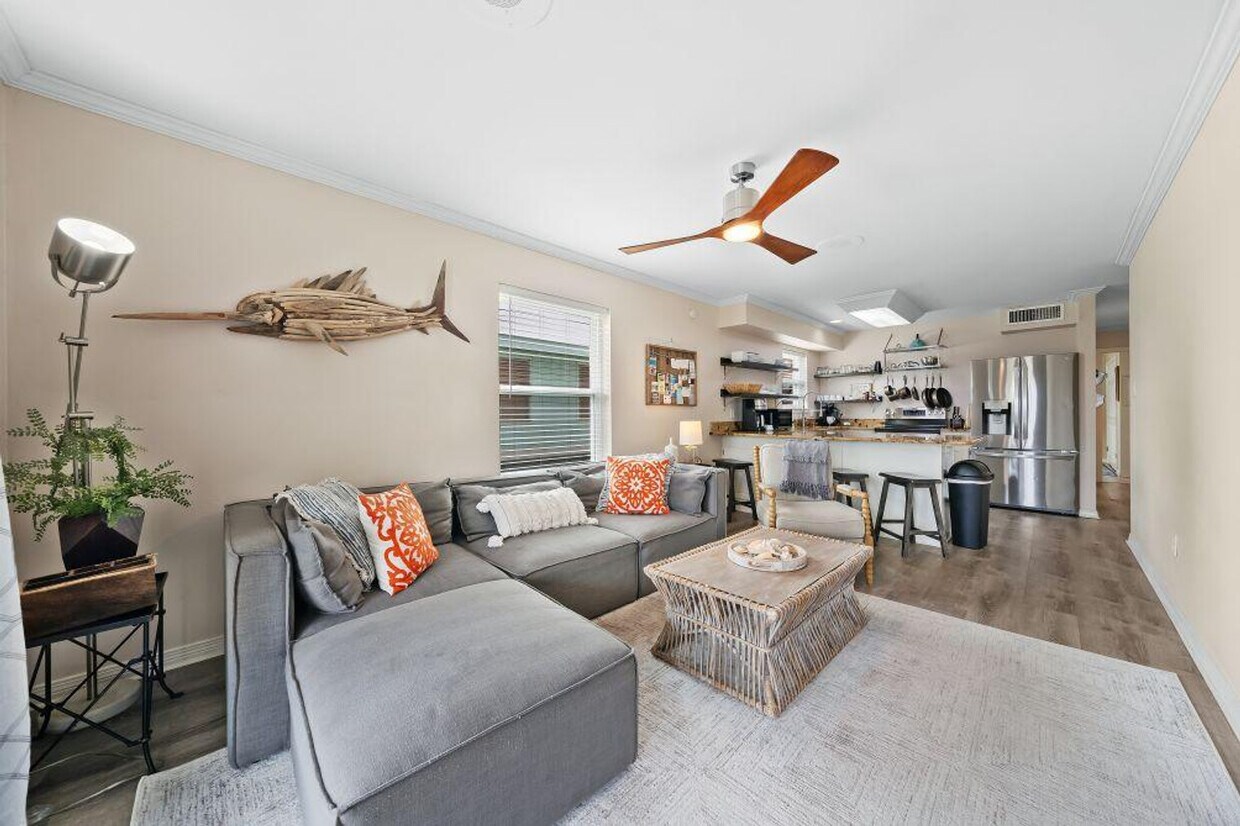 Primary Photo - 1476 W Lagoon Ave