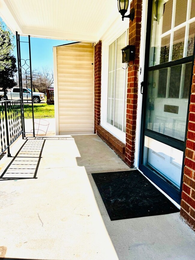 Building Photo - Updated 2BD 1BA Home in NW OKC!!!