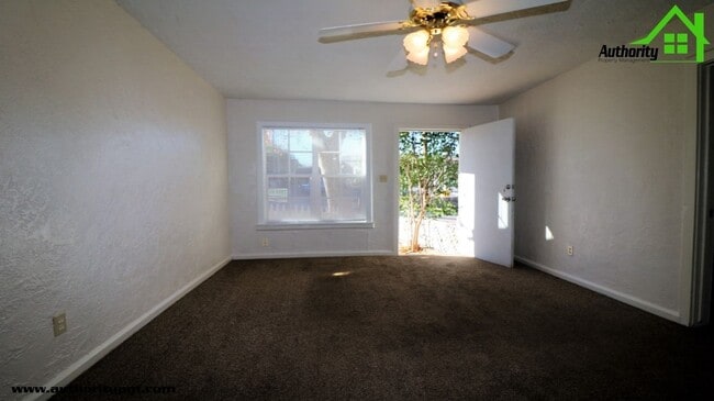 Building Photo - 1137 Magnolia Ave
