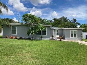 Building Photo - 7131 Orpine Dr N