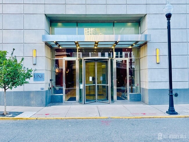 Foto del edificio - 1 Spring St