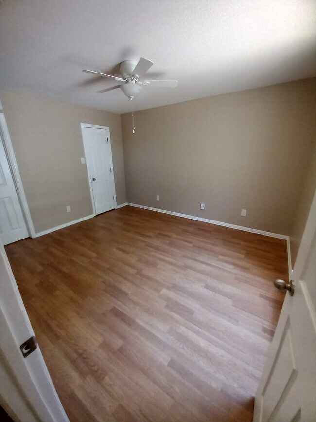 Building Photo - 4619 Country Creek Dr