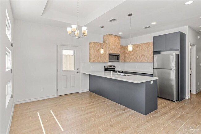 Building Photo - 215 Diamond Head Ave