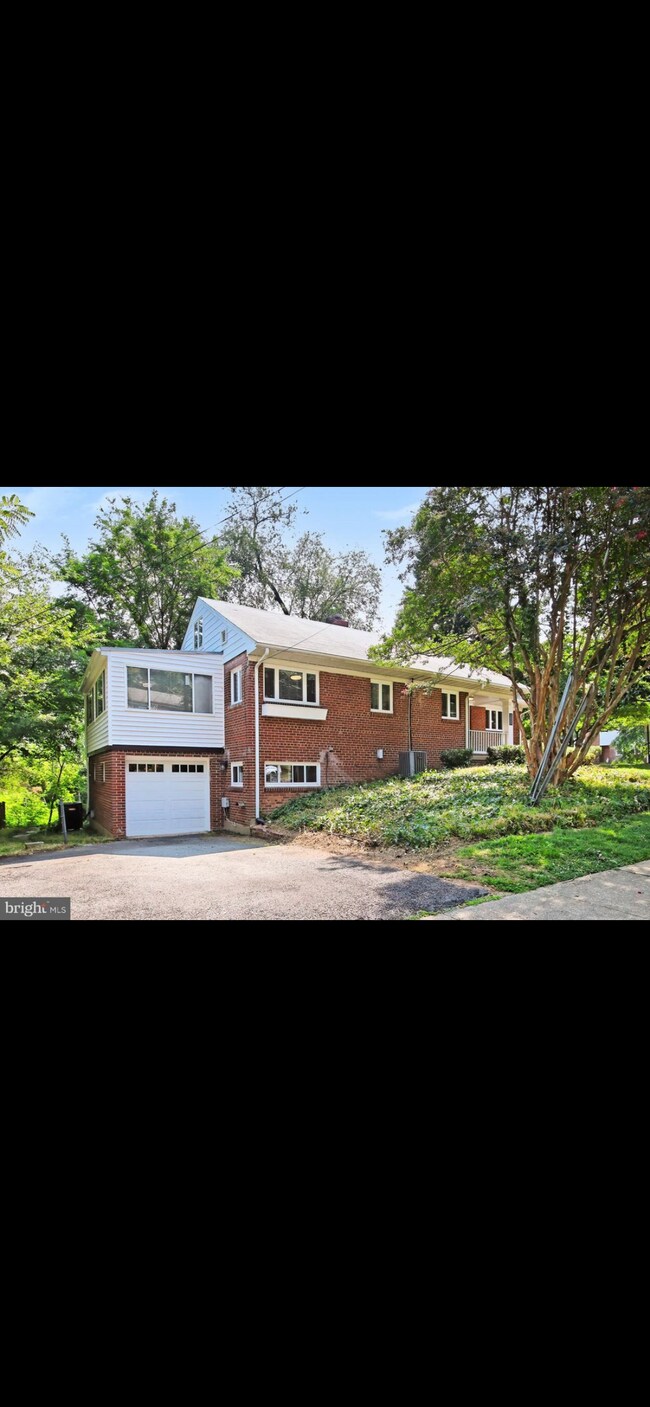 Building Photo - 2615 S Hayes St