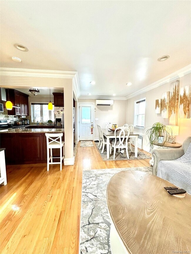 Building Photo - 745 S Oyster Bay Rd
