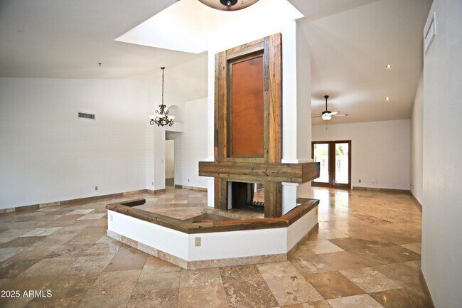 Foto del edificio - 10575 E Mission Ln
