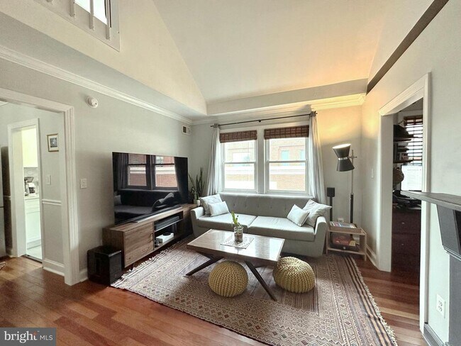 Foto del edificio - 718 S Washington St