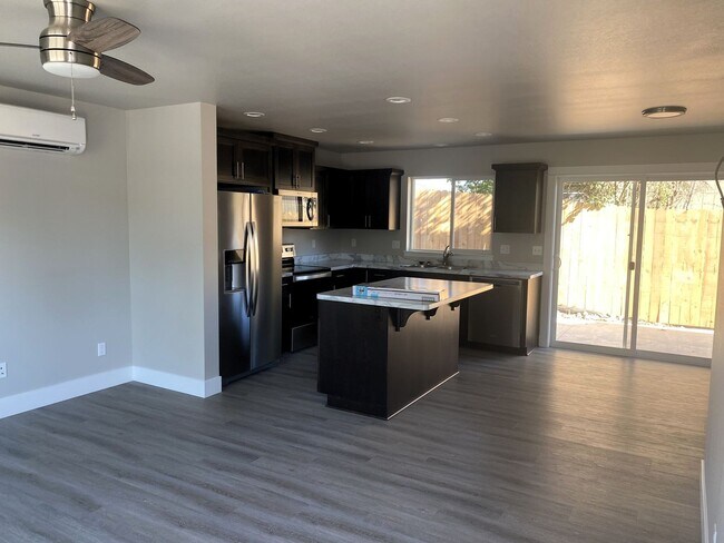 Foto del edificio - 242 NE College Dr