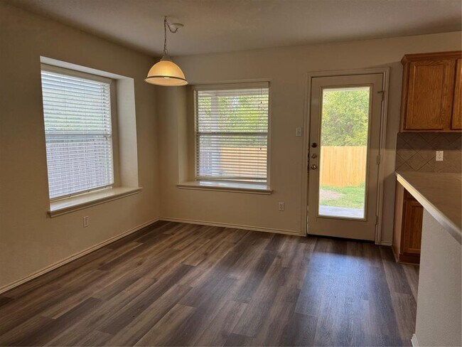 Foto del edificio - 501 Grey Feather Ct