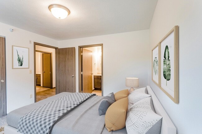 3 Bed Apartment Master Bedroom - Willows Edge Commons