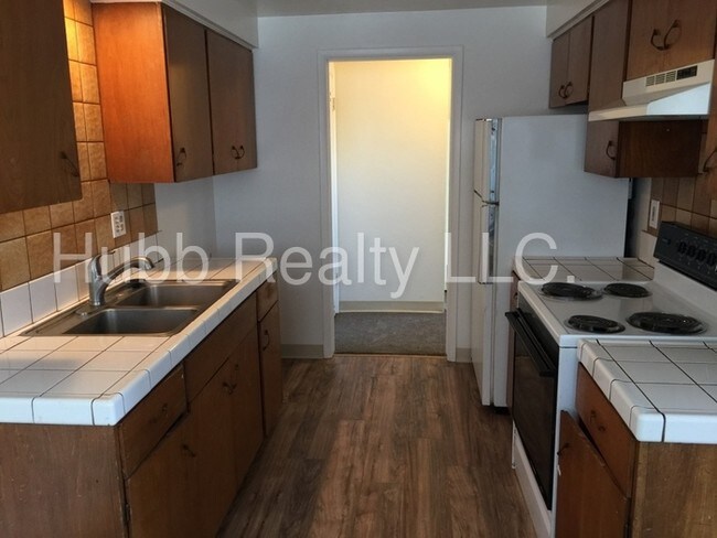 Building Photo - 423 Moran St
