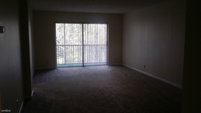Foto del edificio - 8735 Ramblewood Dr