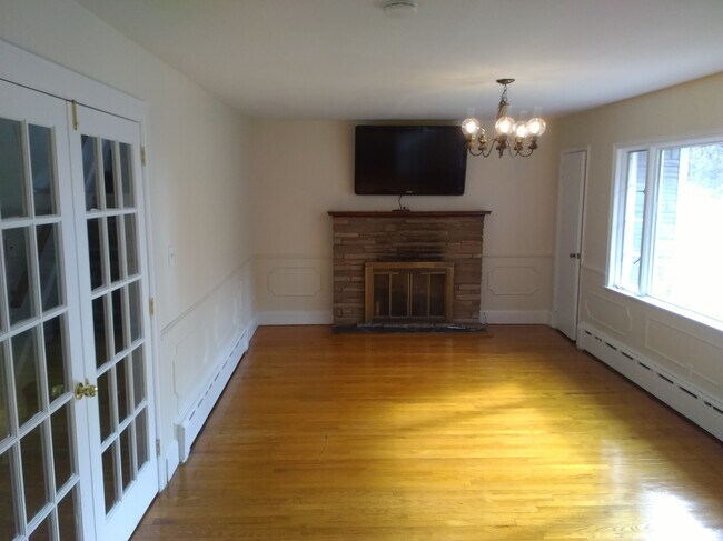 Building Photo - 265 Strawtown Rd