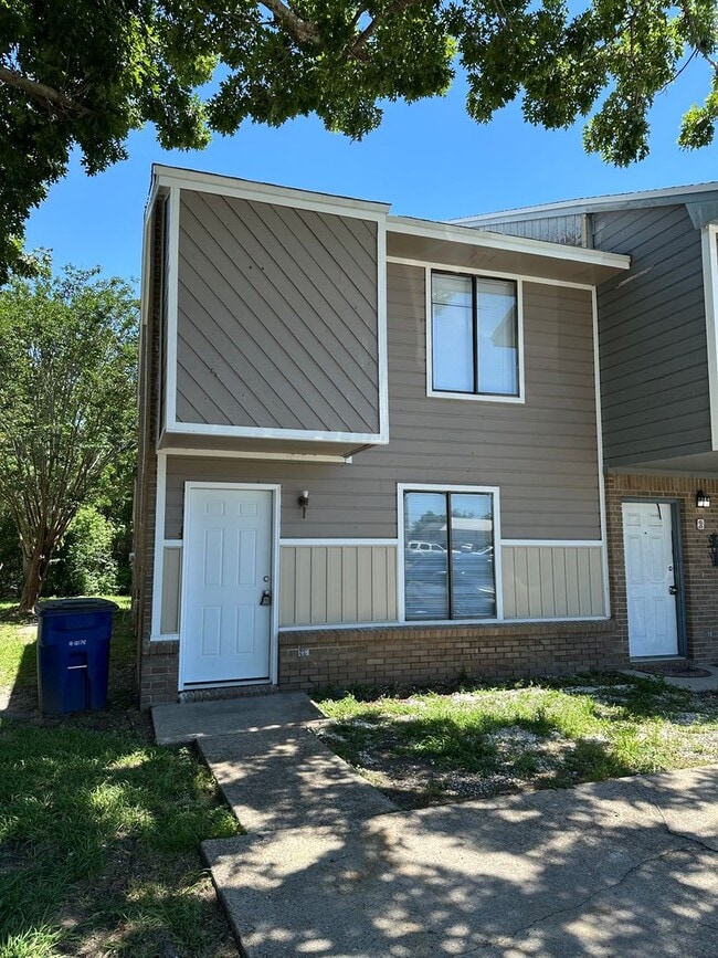 Foto del edificio - 2 bed 2 bath townhome, perfect location!