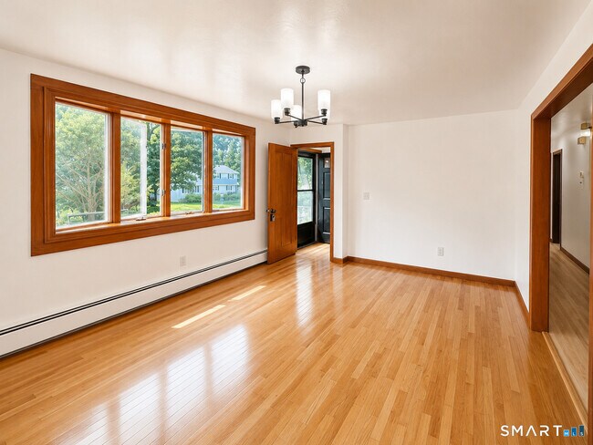 Foto del edificio - 98 Hartley Dr