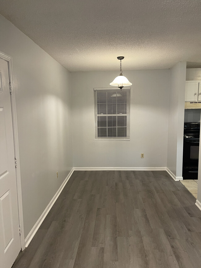 Building Photo - 212 Apache Dr