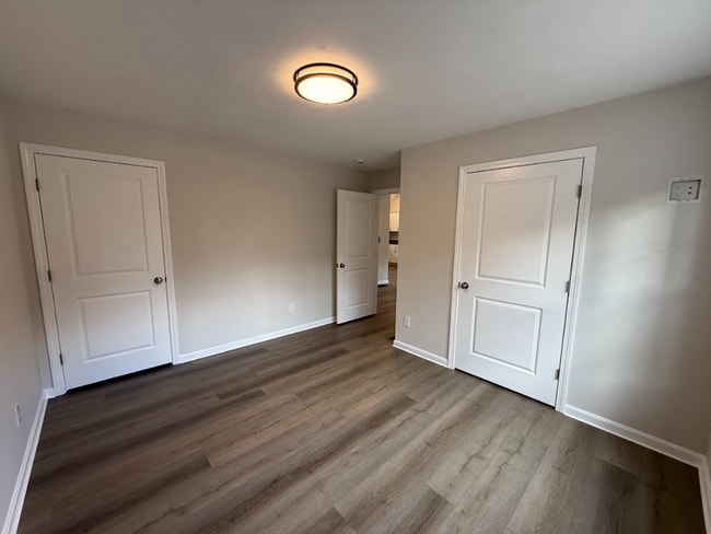 Building Photo - 265 Dunstable Rd