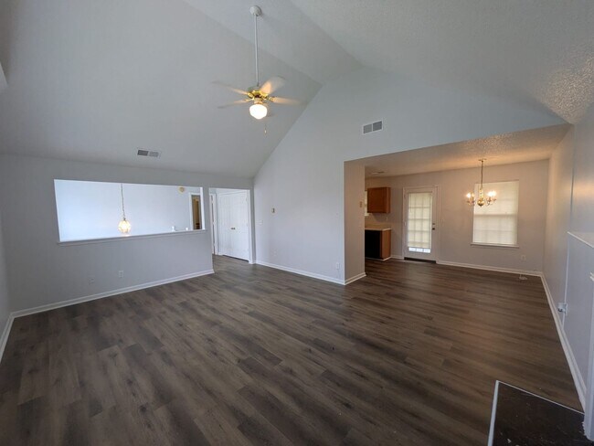 Foto del edificio - 6730 Pole Creek Dr