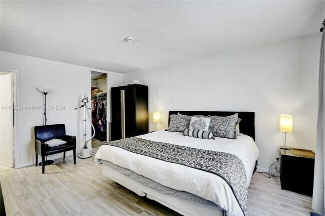 Foto del edificio - 505 S Pine Island Rd