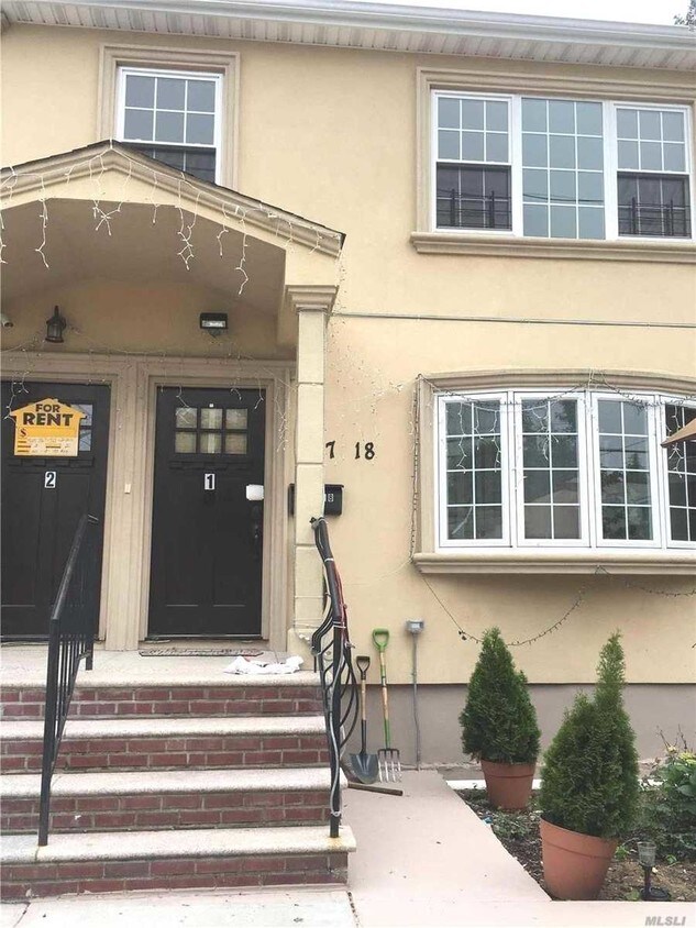 Foto principal - 147-18 133rd Ave