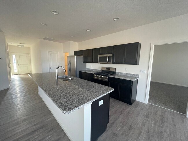 Building Photo - Newly Built 3 Bedroom House!