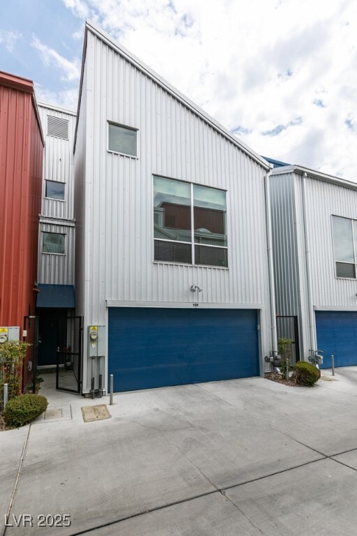 Building Photo - 1194 Carson Ave