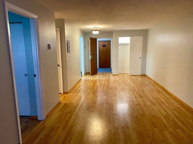 Foto del edificio - Updated Medford One Bed Condo With Parking