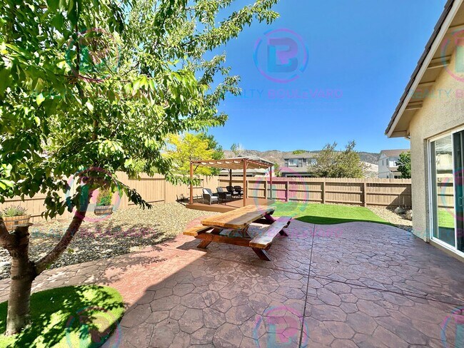 Building Photo - Charming 2-Bed + Bonus Room Corner Lot Hom...