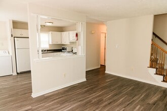 Building Photo - 727 Savannah Ave