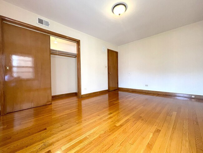 Foto del edificio - 5127 N Springfield Ave